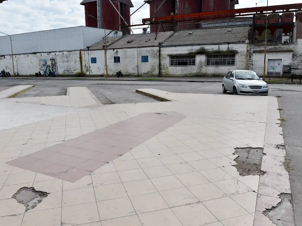 Reclaman por el deterioro de la terminal de ómnibus   