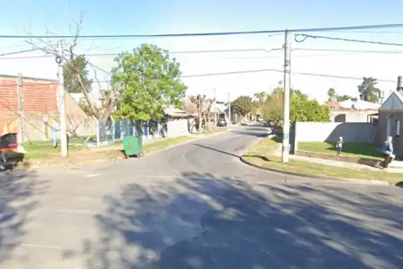 Violento asalto a una mujer en zona sudoeste: dispararon para robarle la moto