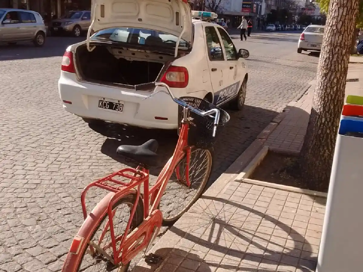 Ciclista lesionada y auto secuestrado