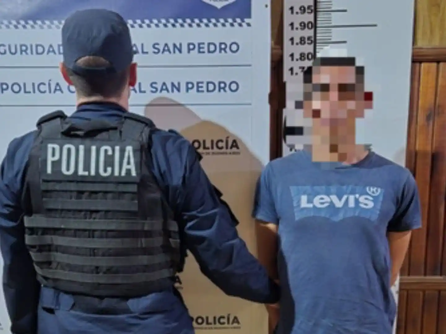 El individuo fue detenido por agredir a su hermano menor de 14 años de edad. Quedó alojado en los calabozos.