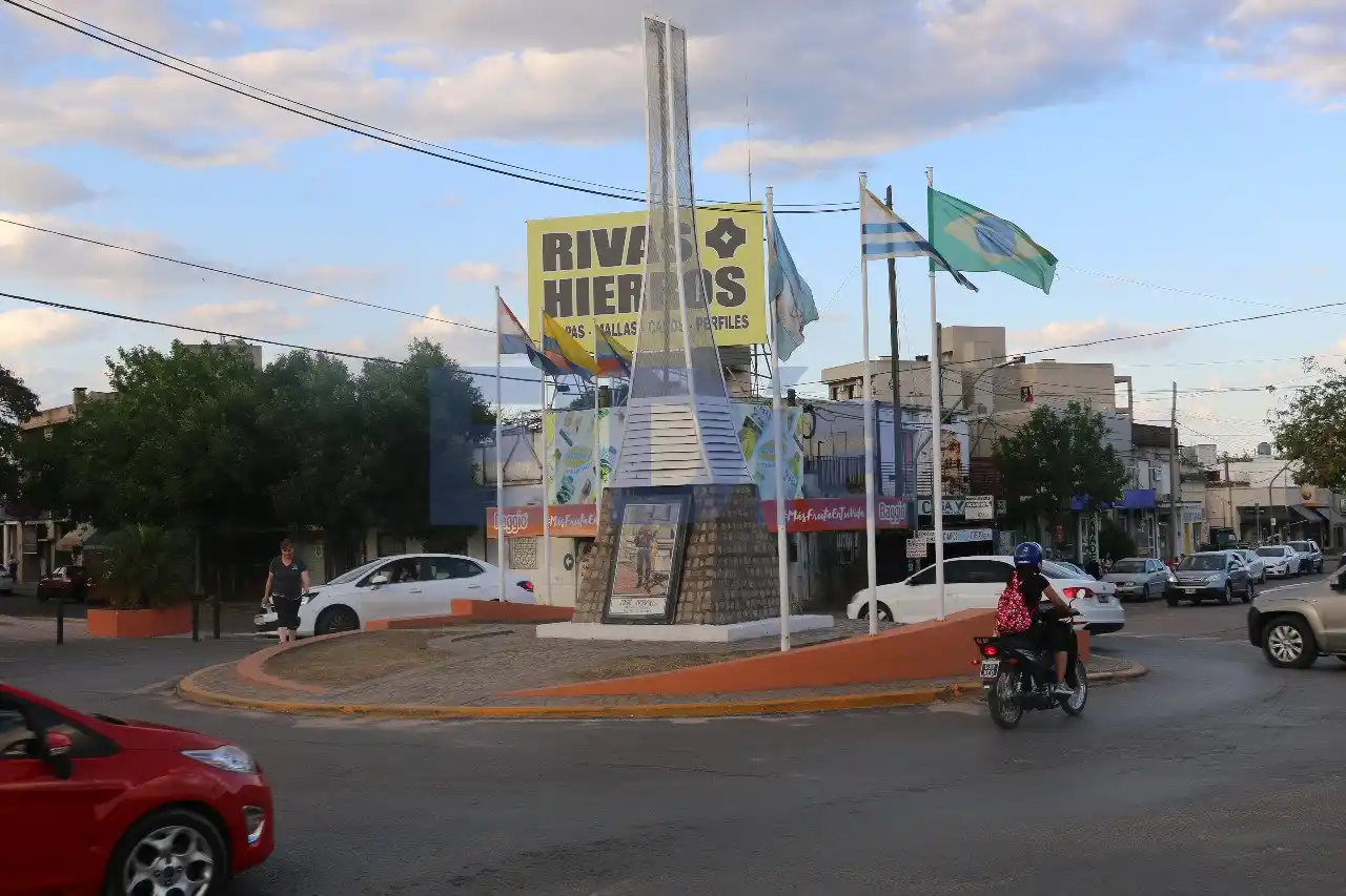 Le robaron el celular a una joven y vecinos iniciaron una dramática persecución