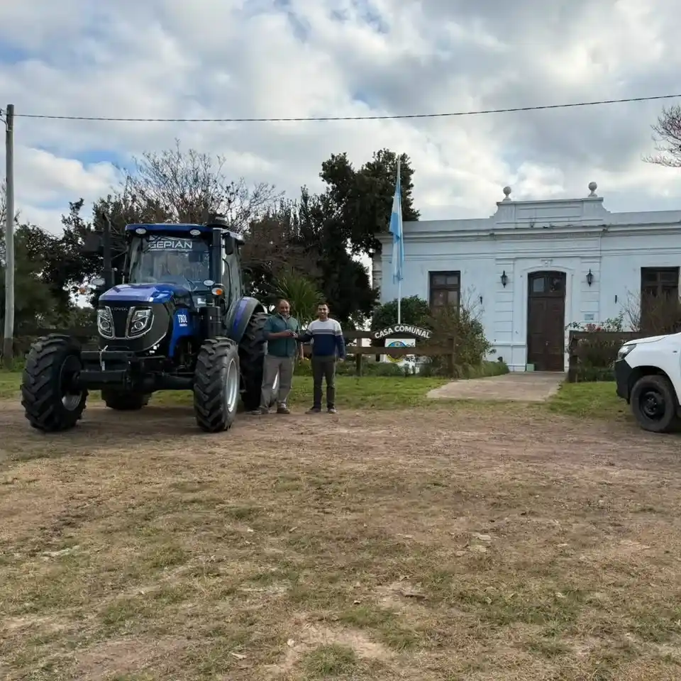 Aldea Asunción suma un nuevo tractor 0 km para fortalecer los servicios locales