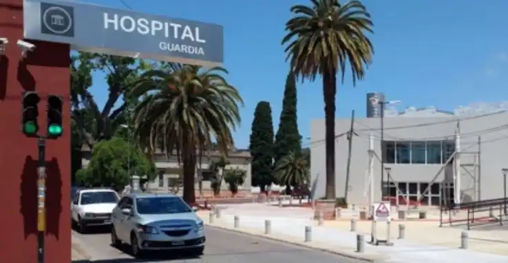 La Plata: Abandonaron a un bebé en el estacionamiento de un hospital