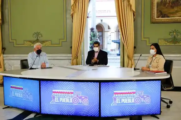 Maduro “promueve” la economía digital e invita a los venezolanos depositar sus divisas en el BCV