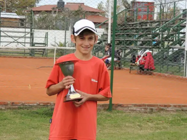 Felipe Arnaudin se coronó campeón en la categoría hasta 12 años en tenis 