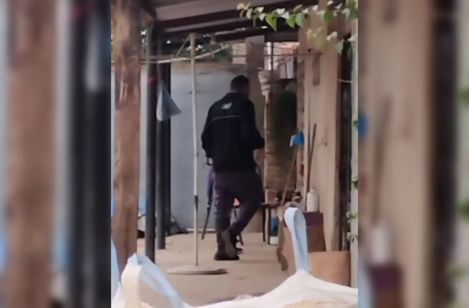 Conflicto en el barrio El Caserito: un herido de arma blanca, otro recibió un disparo y un tercero, un fierrazo