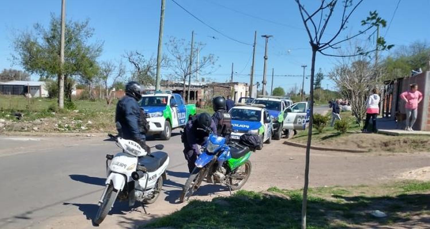 Tras el asesinato de Vanesa Martínez, hay un amplio operativo policial en el barrio
