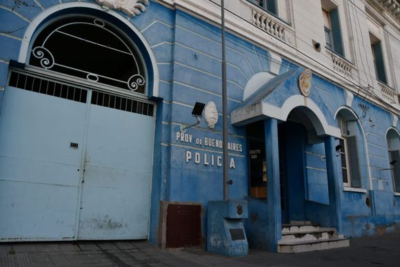 Bahía Blanca: la echaron de un boliche, se peleó con la policía y terminó detenida