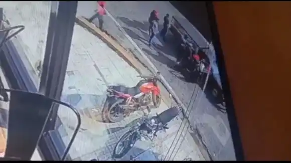 ¡INSÓLITO! Delincuentes intentaron robarse una furgoneta de la morgue para trasladar a un herido (+ Video)