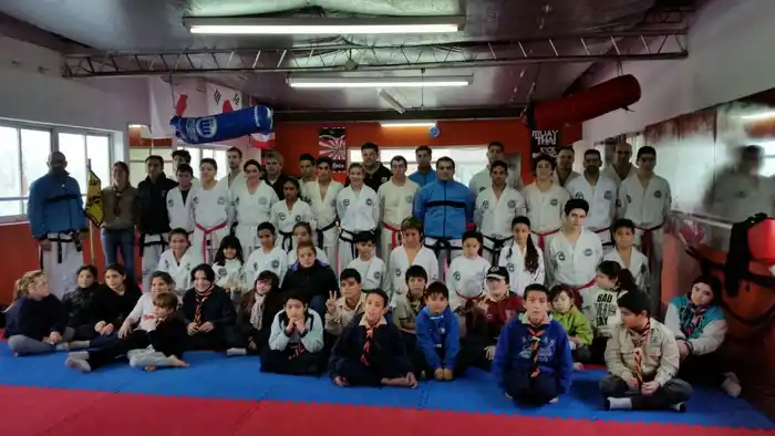 El maestro Yapuncic con todos los que asistieron al entrenamiento. 