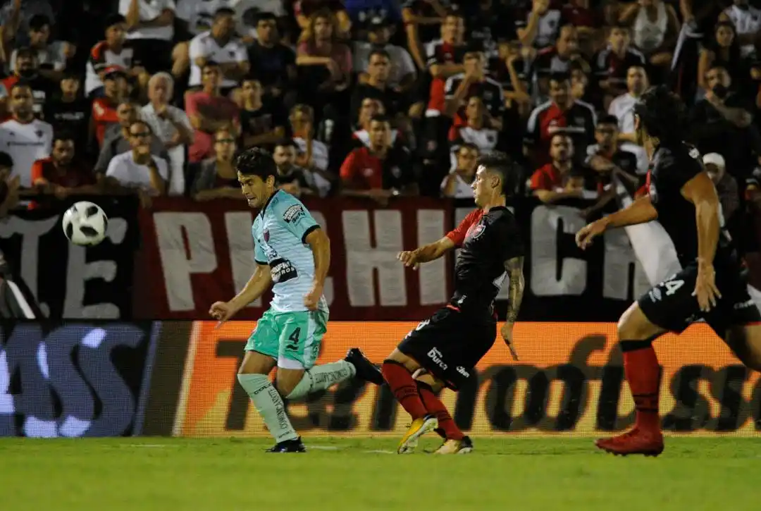Colón recibe a Newell´s con la necesidad de ganar