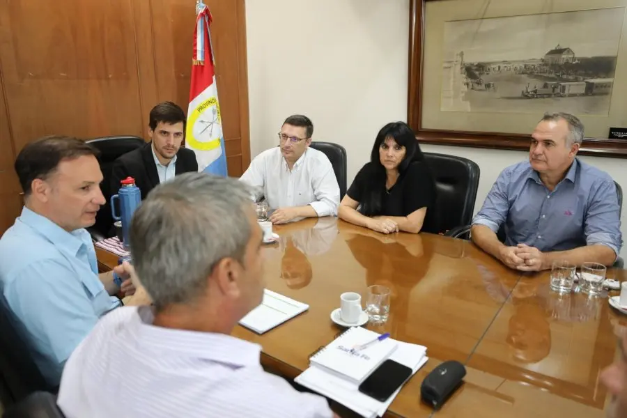 Viotti, Enrico y concejales reunidos para hablar del Camino N°6, la RP70, el nuevo hospital y planes de vivienda
