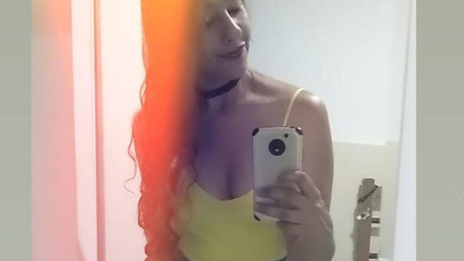 Una chica denunció que le sacaron fotos en el probador de un local de ropa