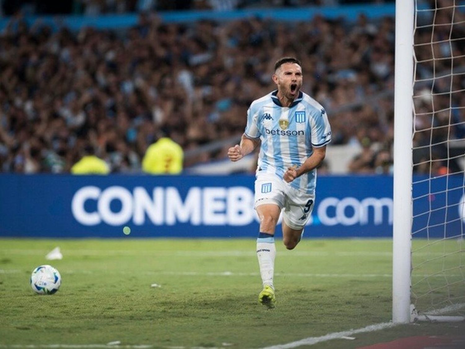 Adrián "Maravilla" Martínez anotó el gol del 2-0 en la ida.