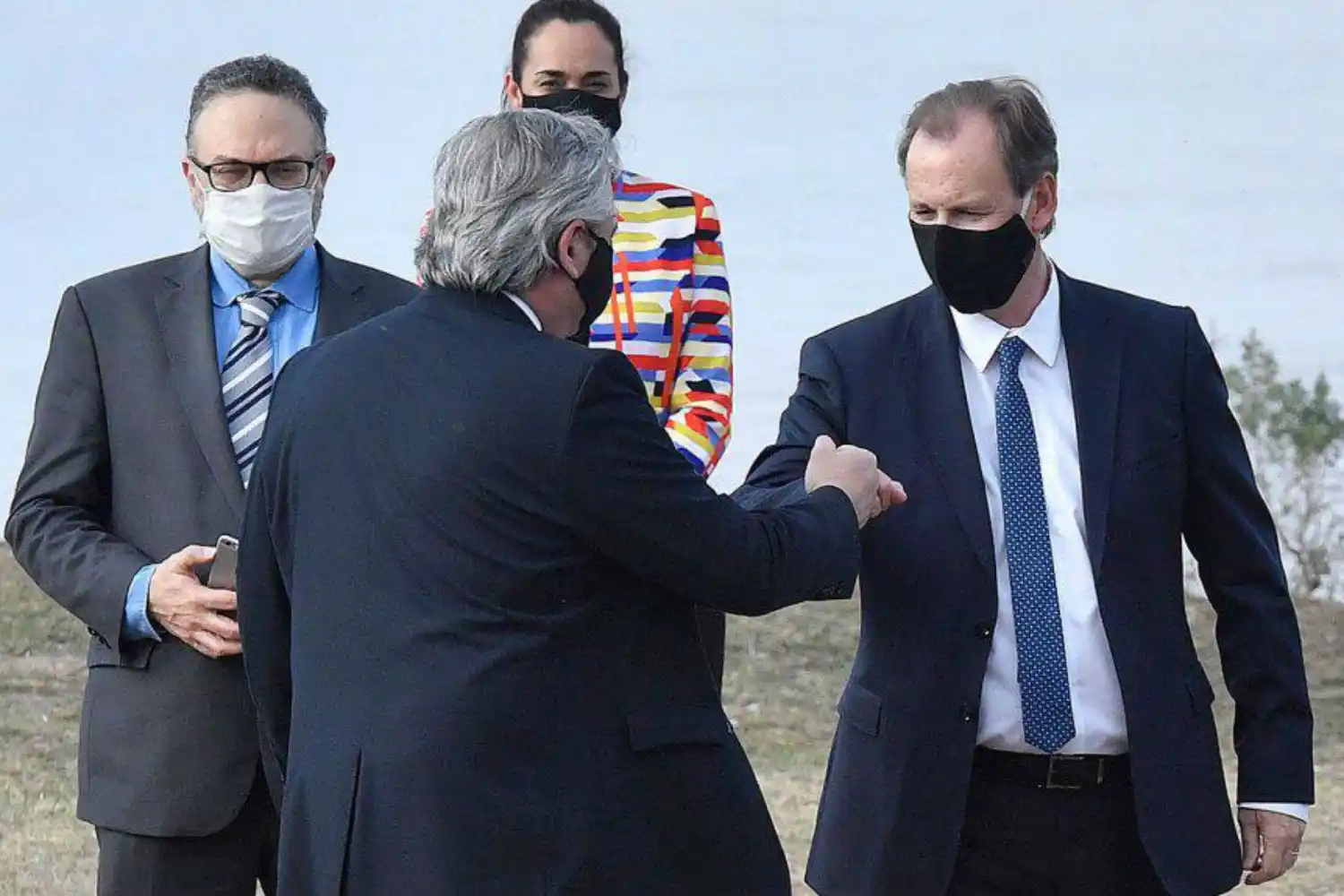 Provincia monitorea a los funcionarios que tuvieron contacto con el gobernador