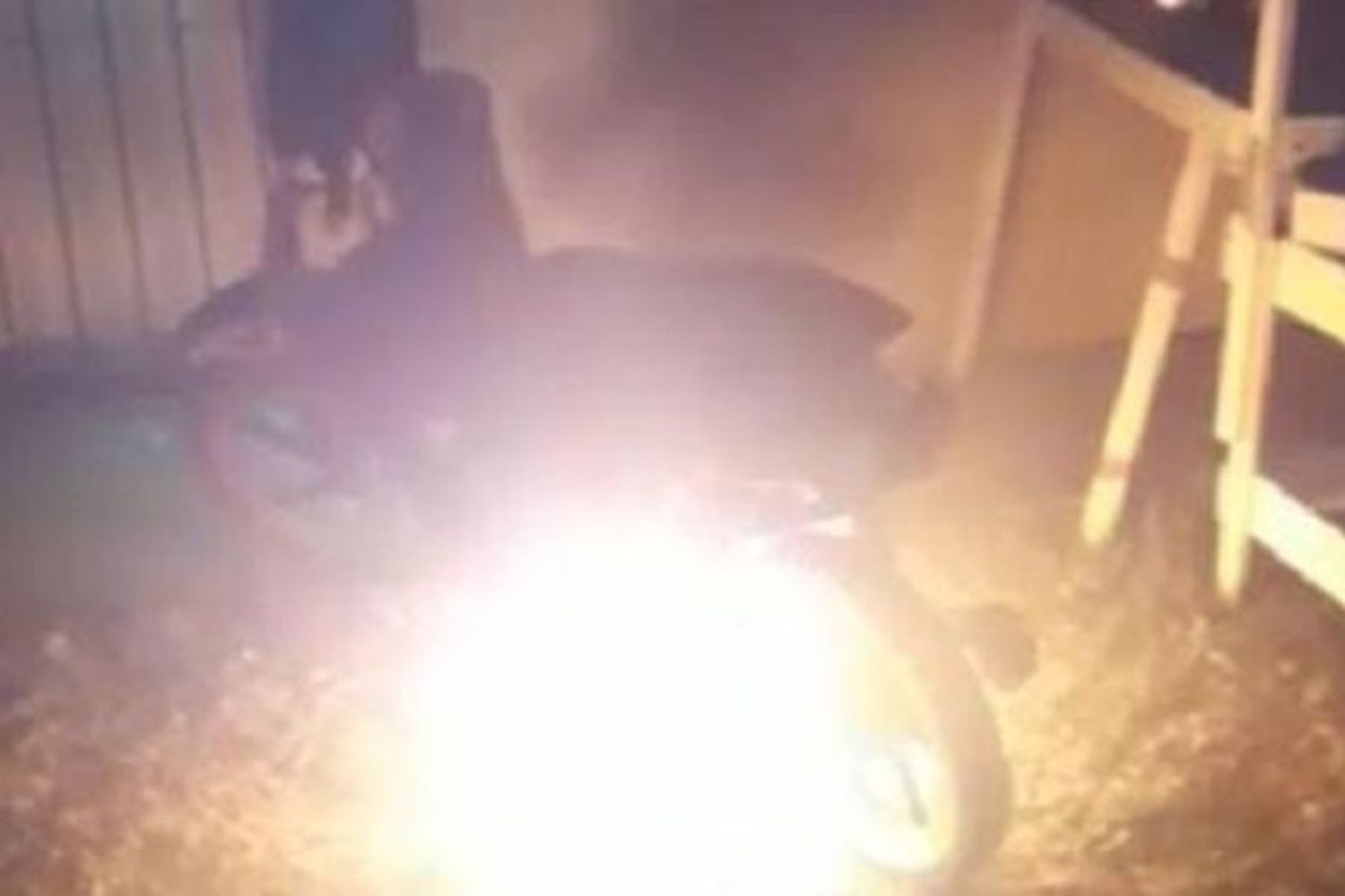 Un joven en Firmat prendió fuego su moto para que no sea secuestrada