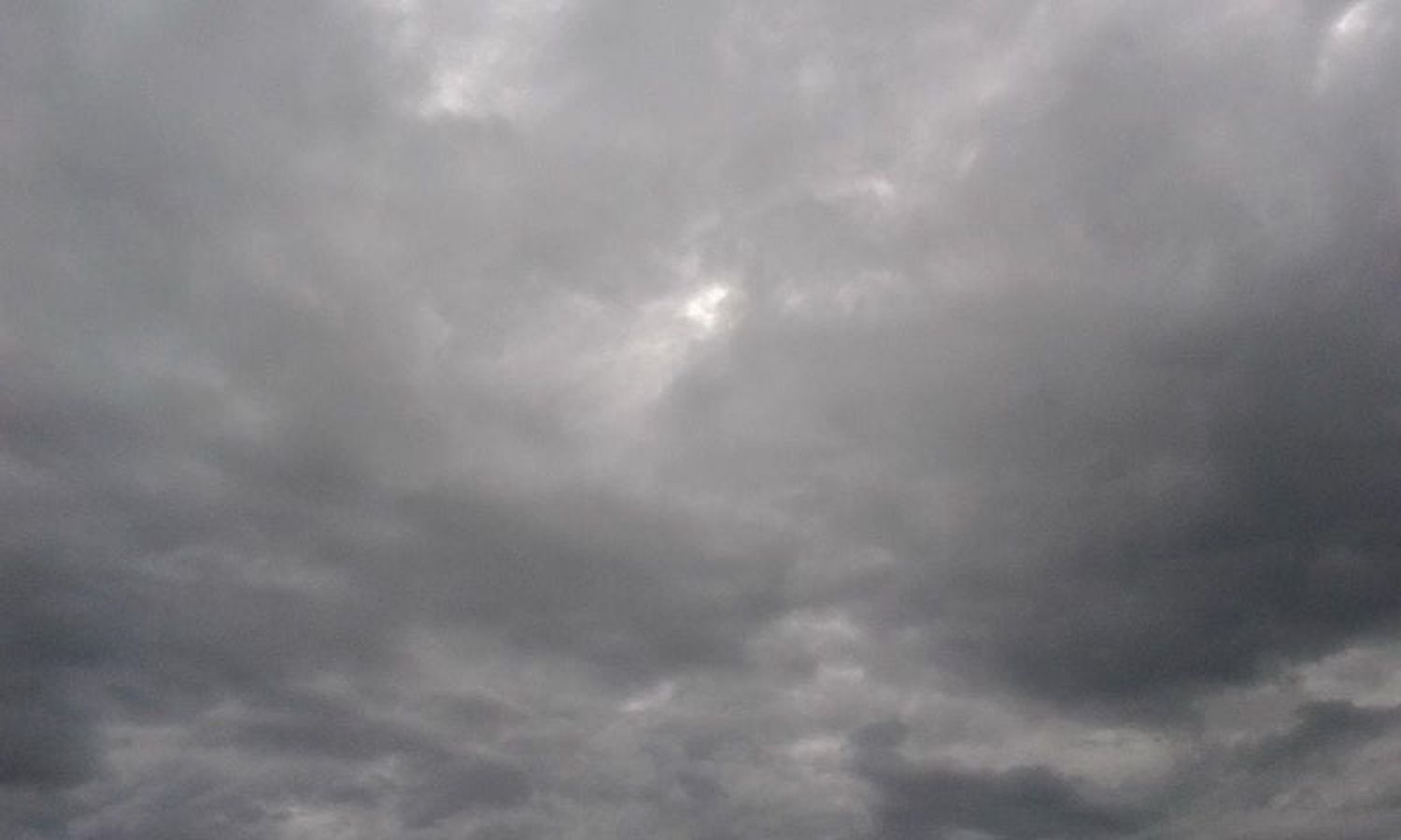 Sigue el cielo gris en la región.