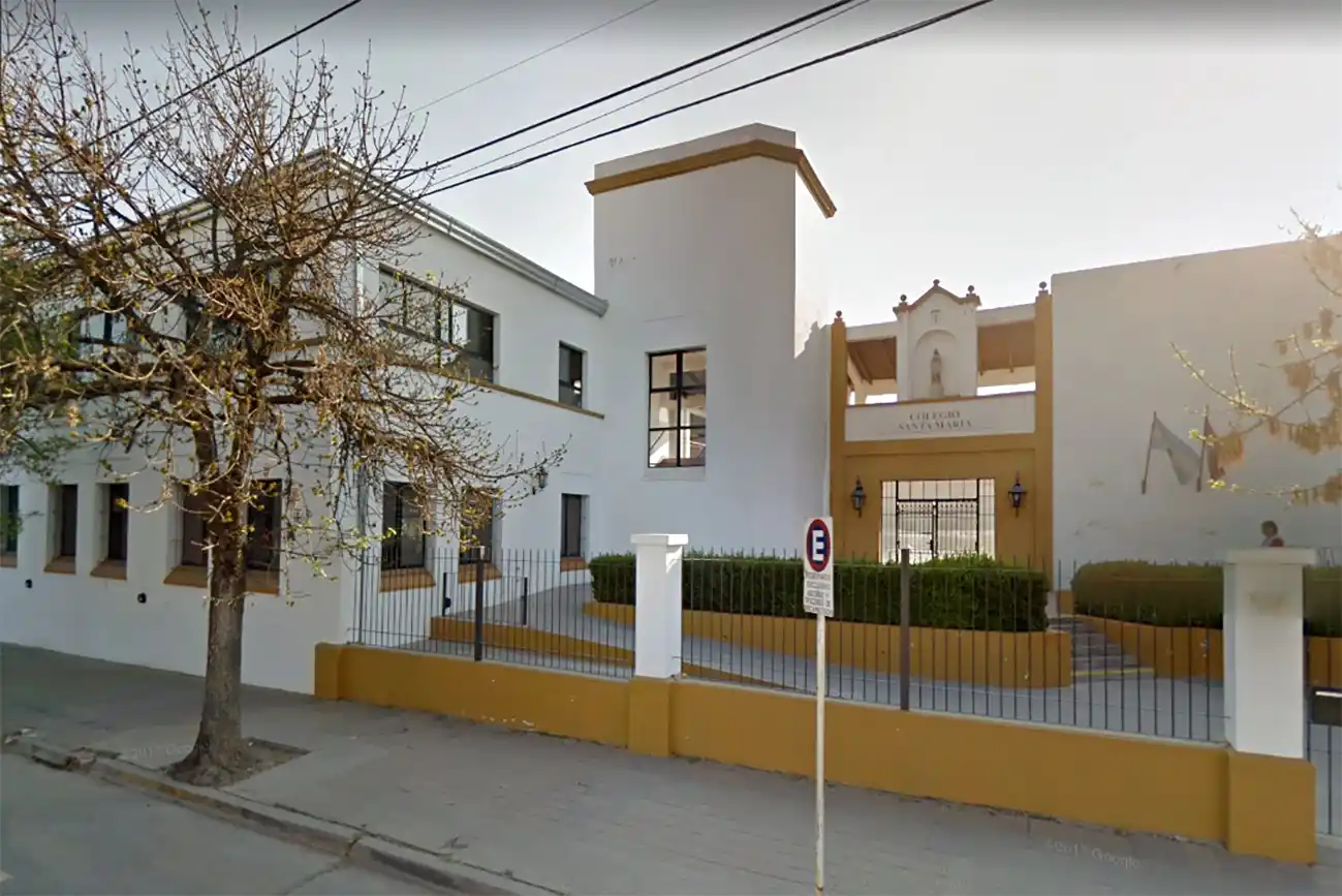 Obligaron a un alumno de una escuela católica a quitarse una pulsera pro-LGBT
