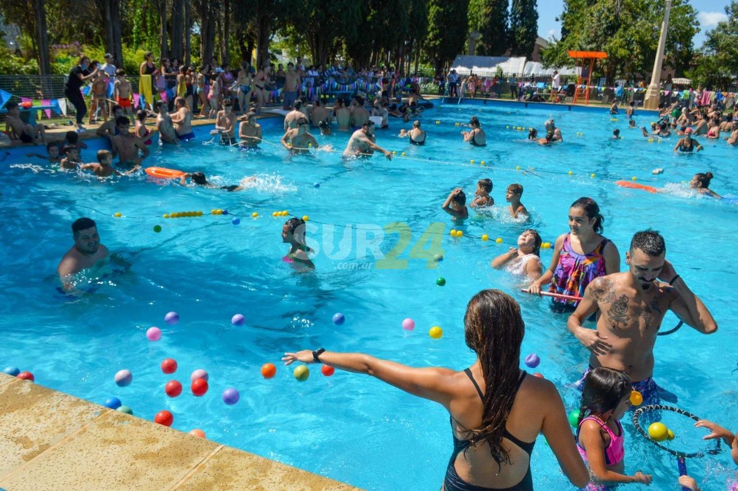 Jornadas familiares en el natatorio del Parque Municipal General Belgrano