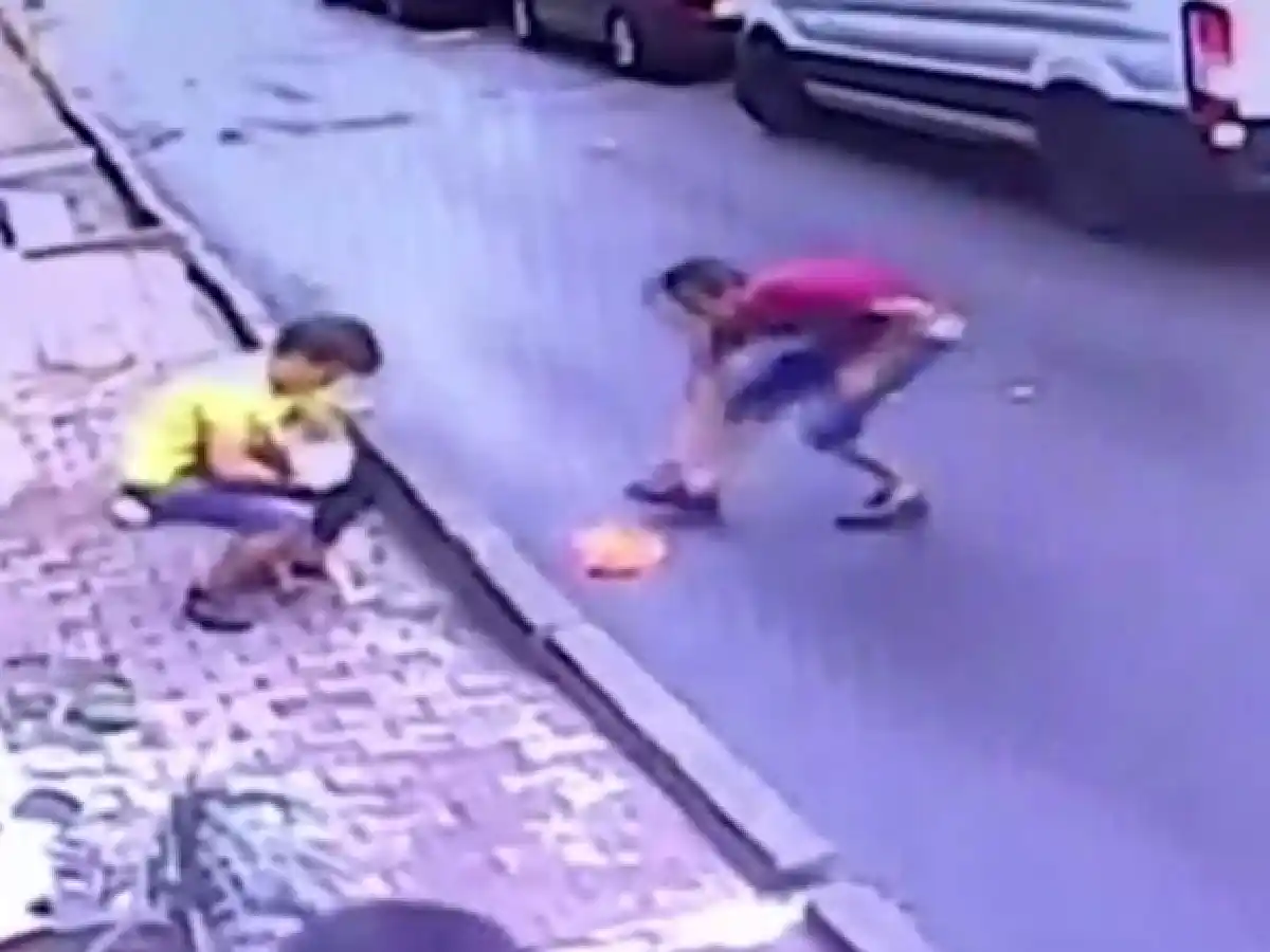 Video: salvó de milagro a una niña que caía desde un segundo piso