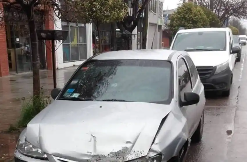 Otro conductor ebrio protagonizó un fuerte choque contra un auto