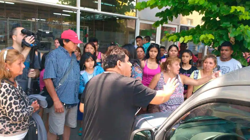 Incidentes con manteros de la Peatonal tras el secuestro de mercadería