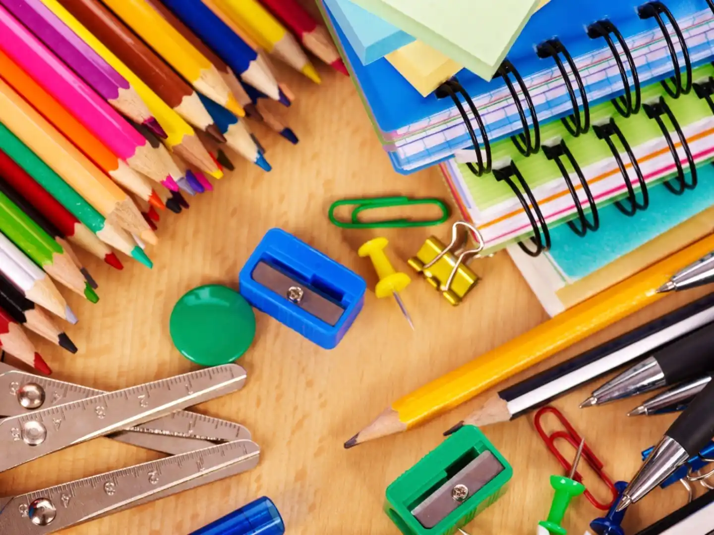 Crespo lanza un 'Banco de Útiles Escolares' para ayudar a los estudiantes