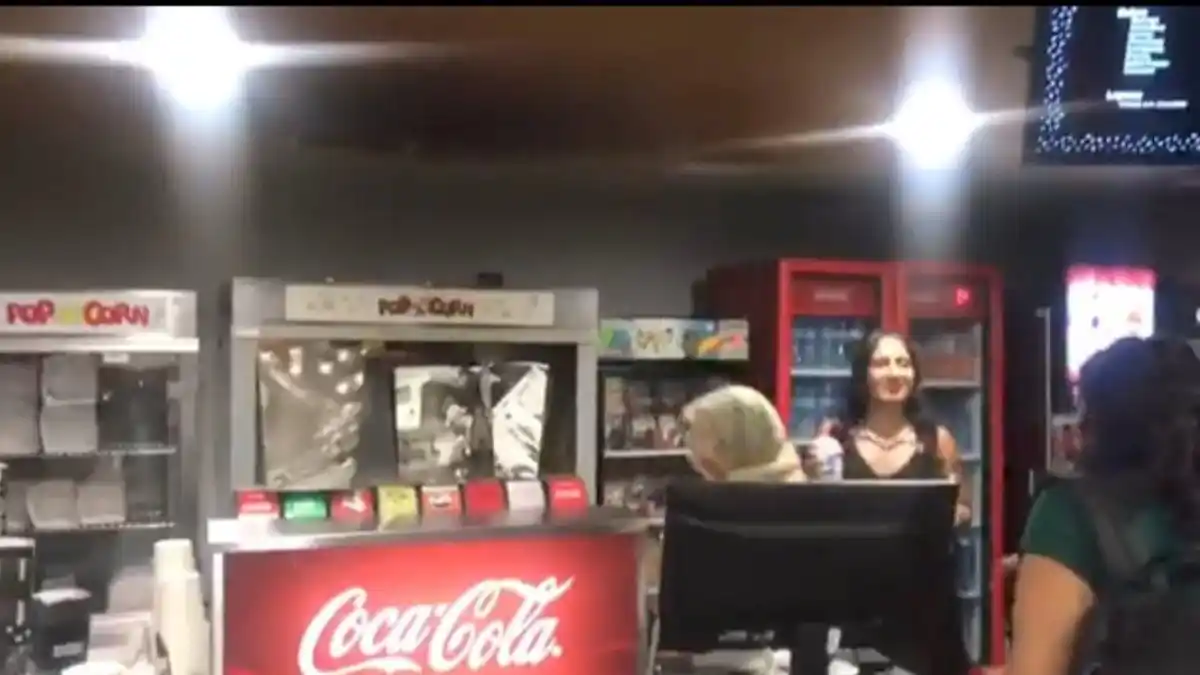 ¿PROTESTA O DELITO? Trans que tuvo altercado en Cineteca de México regresó para saquear (VIDEO)