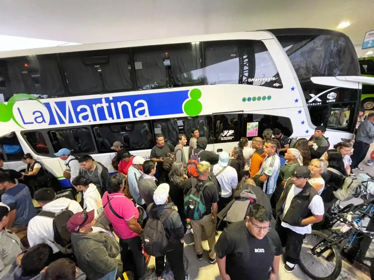 Comenzaron los viajes de trabajadores frutícolas hacia Río Negro y Neuquén