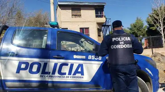Una joven de 18 años discutió con su hermano, lo roció con nafta y lo prendió fuego