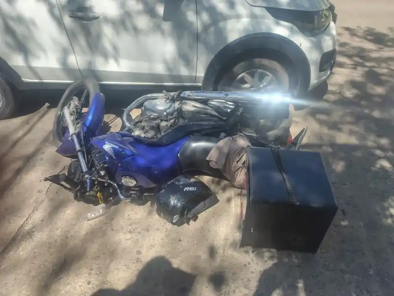 La motocicleta en la que se movilizaba el hombre de 30 años.