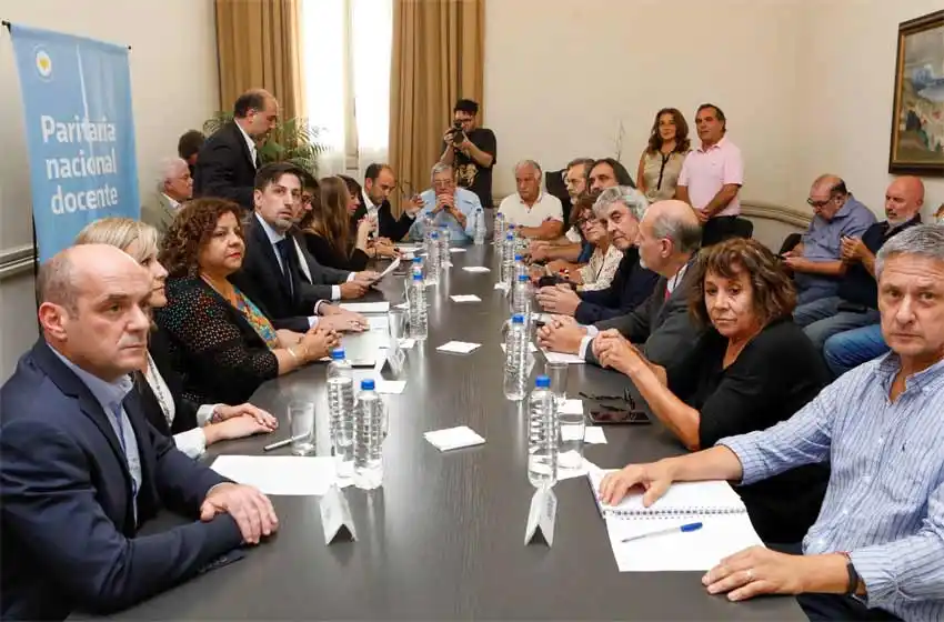 El Gobierno fijó un aumento del 45,5% a la paritaria nacional docente