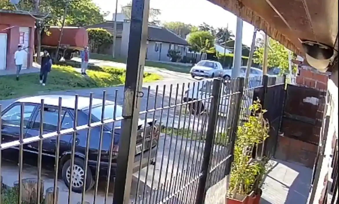 Choque en Pilar terminó con un auto en la zanja y un niño herido