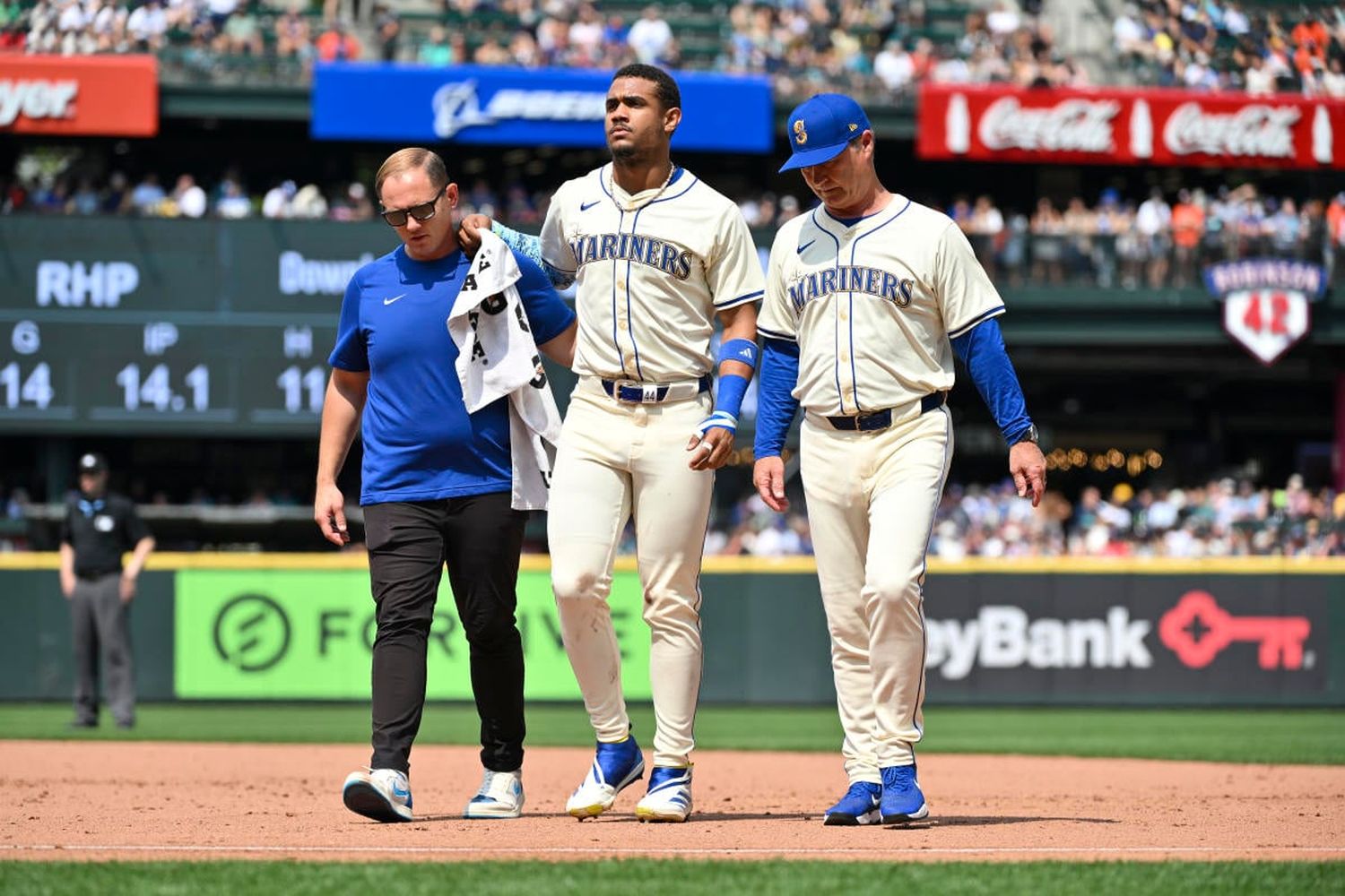 Mariners Star Julio Rodríguez Leaves Win Over Astros Due to Ankle Injury After Crashing into Outfield Wall