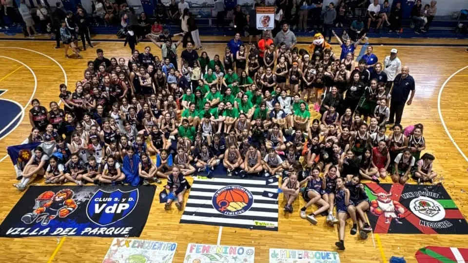 La foto clásica de cada encuentro de minibasquet femenino