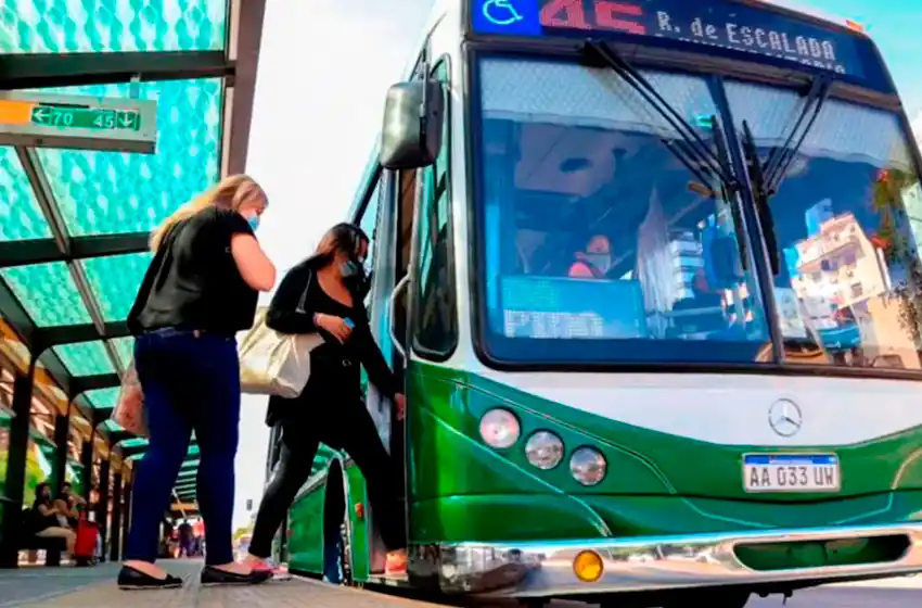 Con la quita de los fondos nacionales a los colectivos que transitan por CABA, el boleto mínimo alcanzaría los $1080, según los cálculos de AAETA.