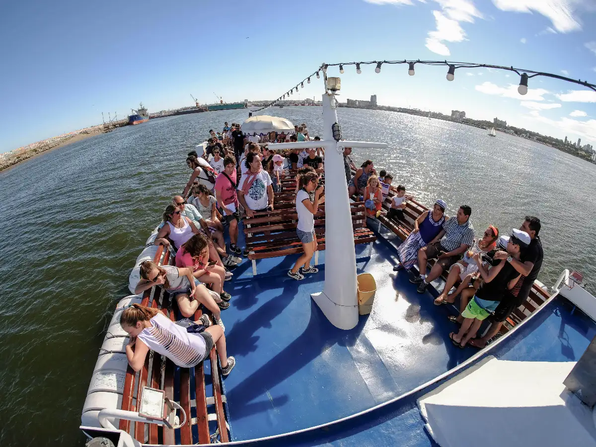 Un paseo para descubrir la costa marplatense desde mar adentro