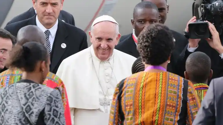 El papa Francisco llegó a Kenia, donde inicia su primera gira por África
