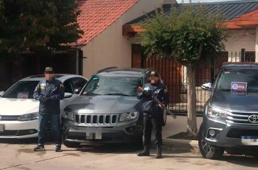 La Policía Federal secuestró unos 240 vehículos.