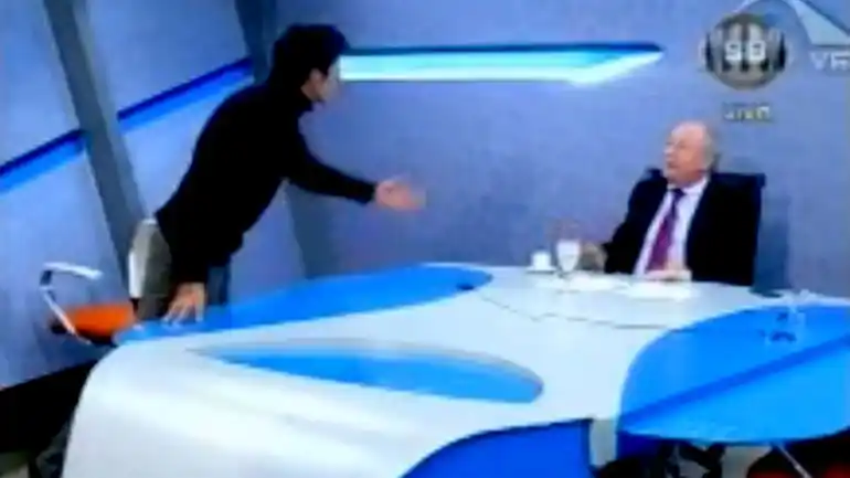 Escándalo en Bahía Blanca: Un periodista y un exconvicto se pelearon al aire