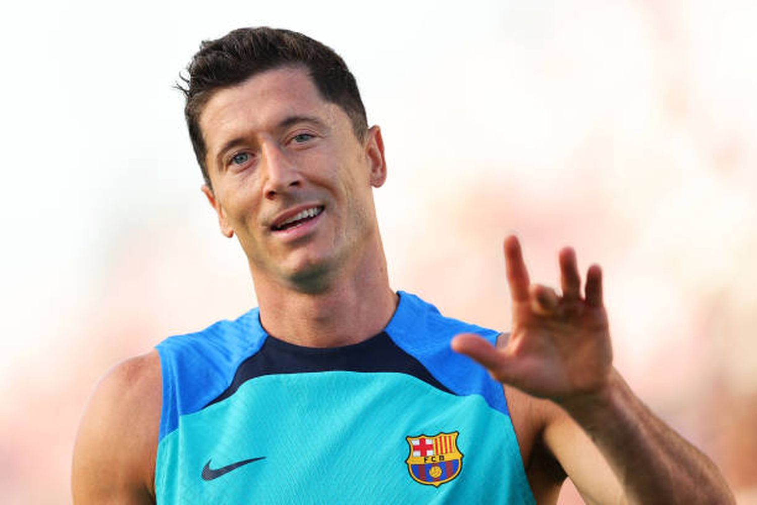 Lewandowski firmó por cuatro temporadas con Barcelona