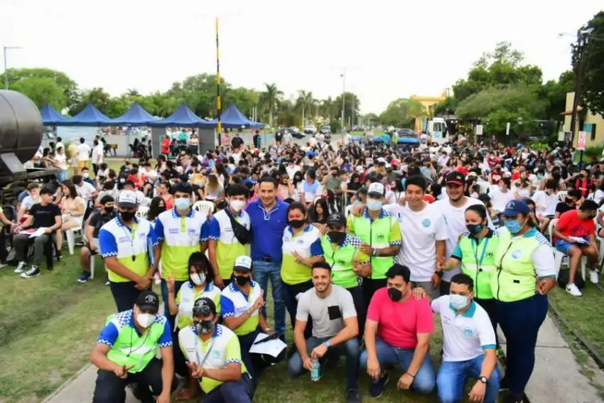 Masiva concurrencia de jóvenes para obtener licencia de conducir