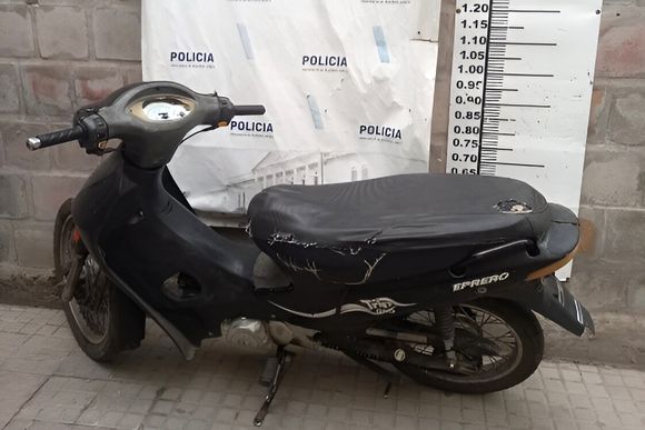 Allanaron un domicilio por un robo: secuestraron una moto