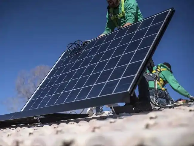 Más de 2.700 usuarios ya producen su propia energía en Argentina.