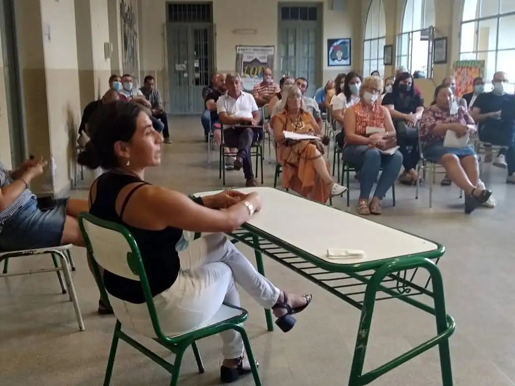 Marina Zapata, en primer plano, es la coordinadora de Jóvenes y Adultos.