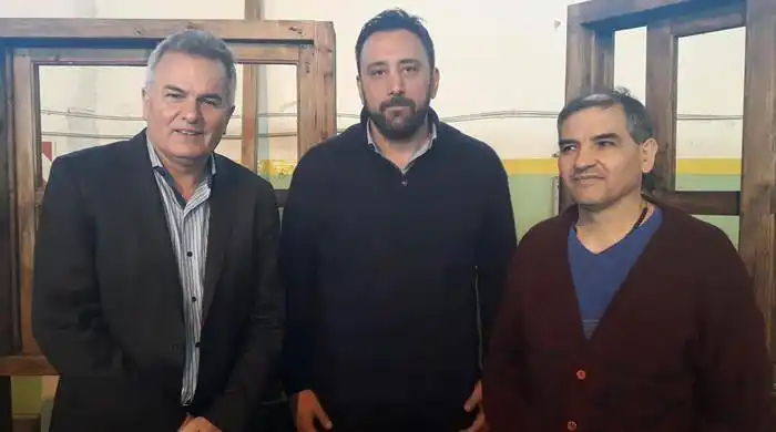 Bahía Blanca: Internos de una cárcel construyen aberturas para viviendas sociales
