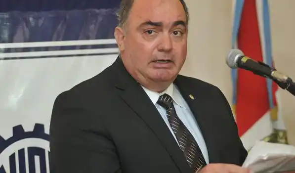 “Tenemos que pensar en la industria y reactivar el mercado interno”