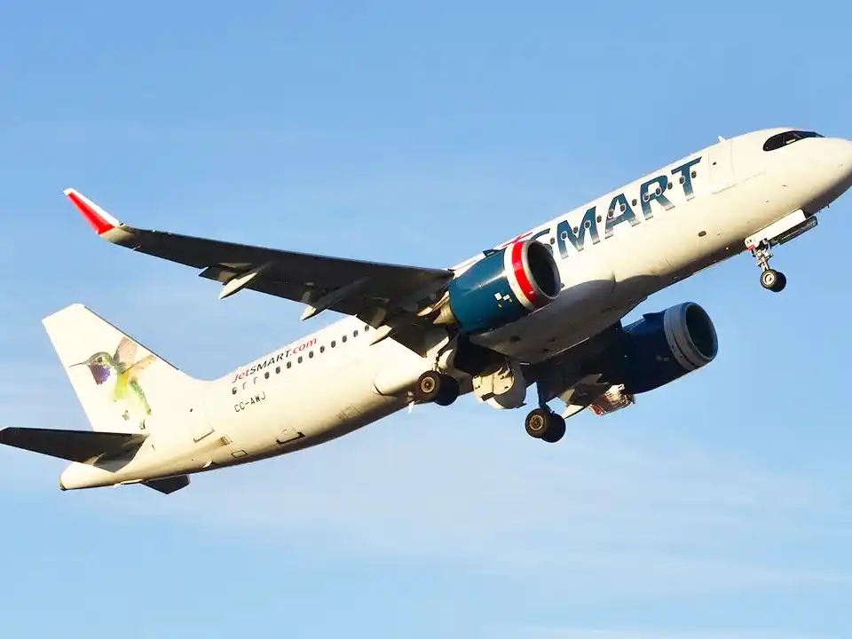 Más de 18 millones de argentinos salieron del país y la balanza comercial cerró con déficit