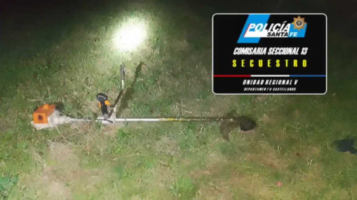 Lo vieron caminando con una motoguadaña, pero no tenía pinta de estar yendo a trabajar: era robada