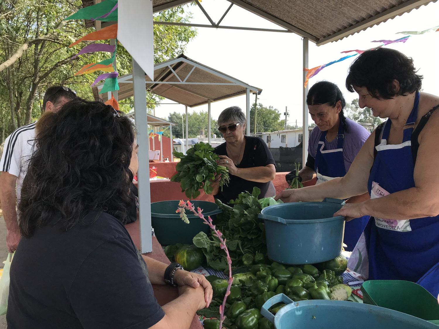 Con la incorporación de nuevos productores barriales, se realizó la tercera edición del Mercado Movediza